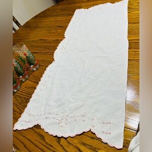 Vintage dresser scarf/mantel scarf. Embroidered flowers in pink & white.